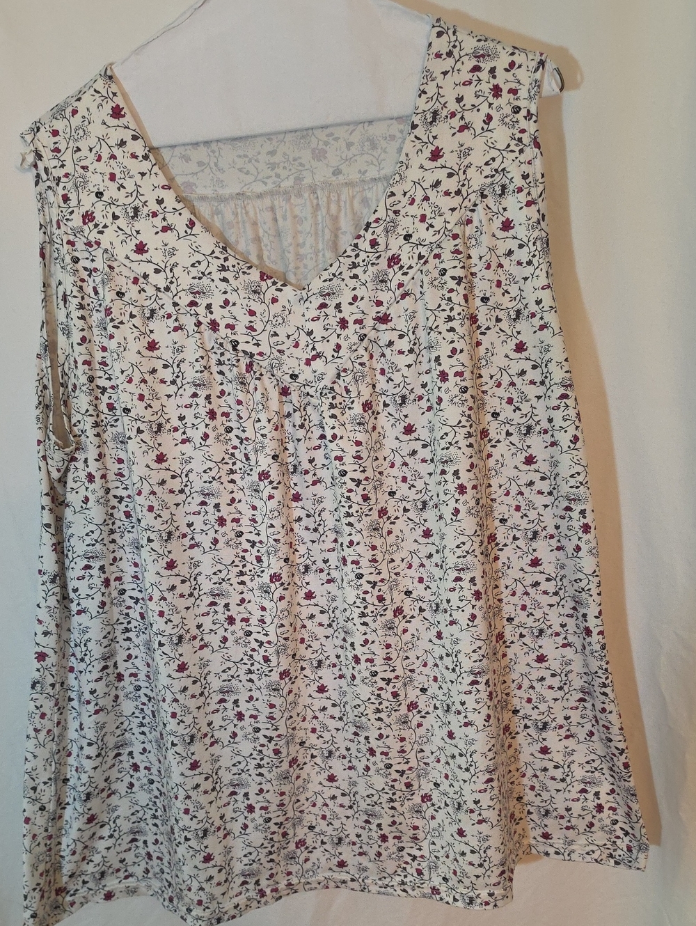 Women's Sleeveless V-Neck Tank Top in Cream with Pink Floral Print